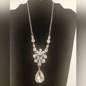 STYLIST NECKLACE